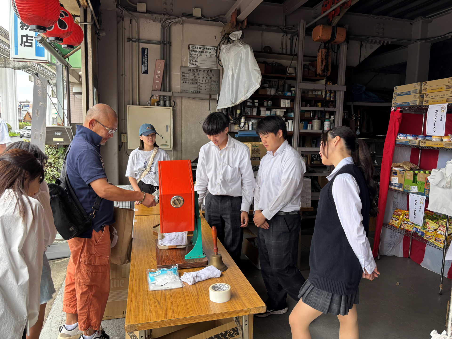 こぶし通り商店街 福引き会ボランティア①